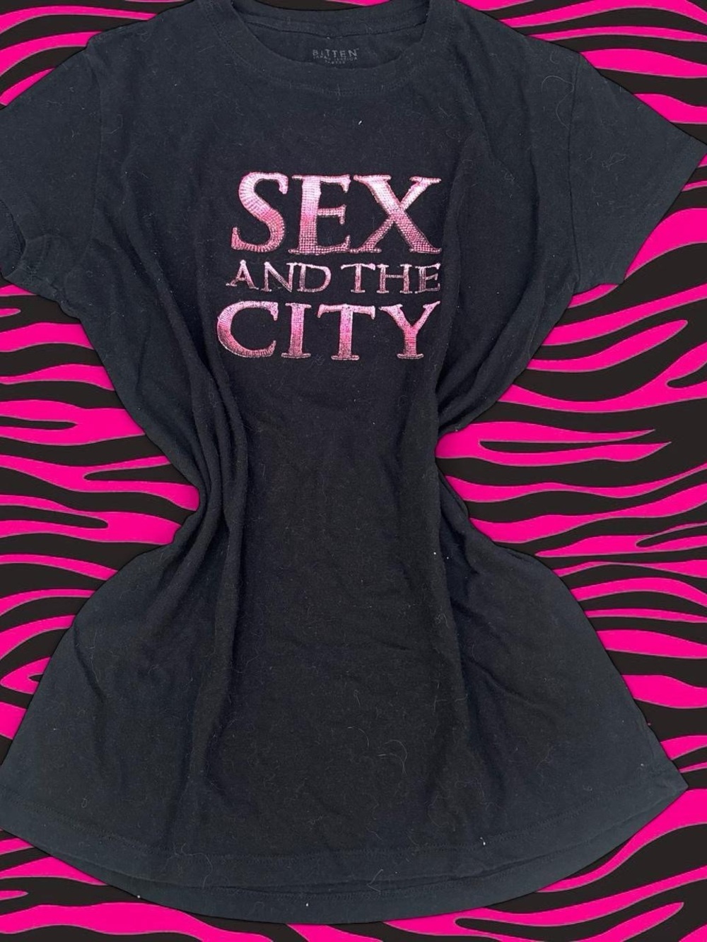 Bitten by Sarah Jessica Parker Black Logo Tee